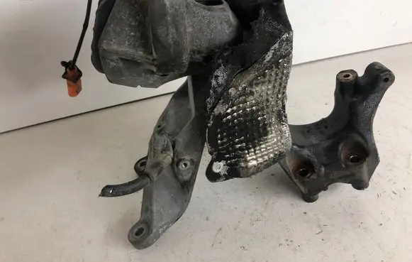 Audi A6 C7 Engine mount bracket