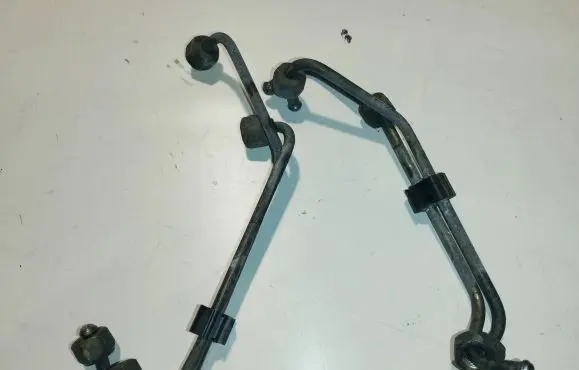 Volkswagen Golf IV Fuel injector supply line/pipe 