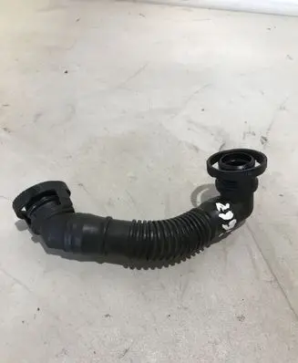 Volkswagen PASSAT B6 Breather hose/pipe 03L103493