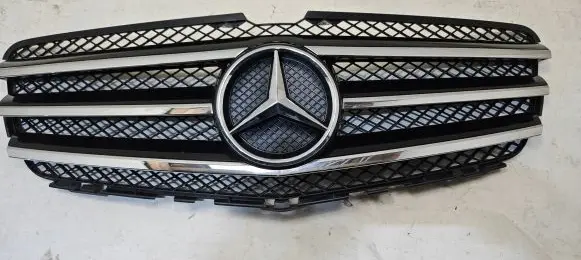 Mercedes-Benz R W251 Front bumper upper radiator grill A2518880060