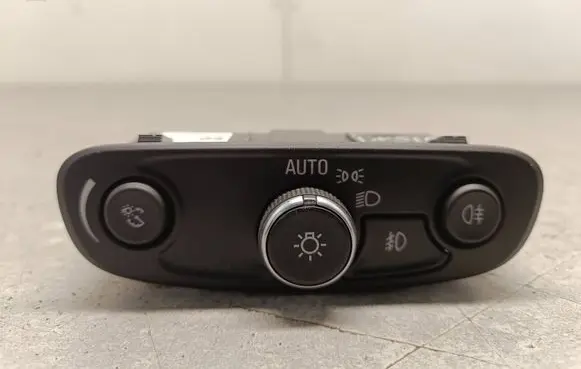 Opel Insignia B Light switch 84215920 F5AA11C 02056C