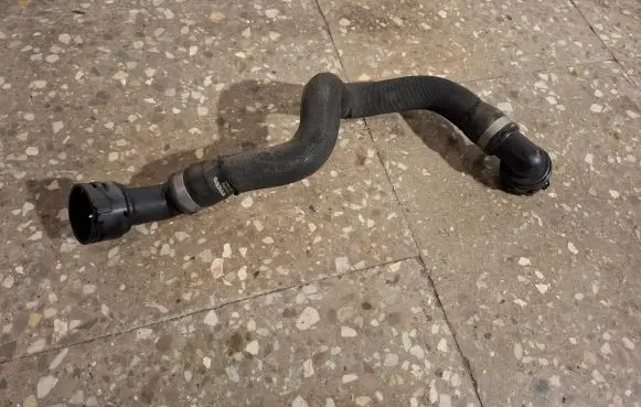 Volvo V60 Engine coolant pipe/hose 31319019