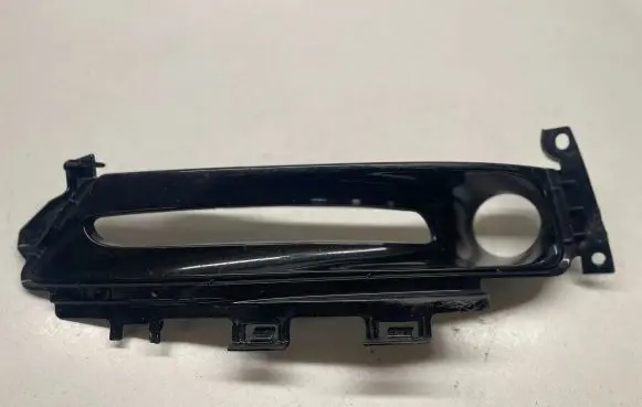 Chrysler 300C Front fog light trim/grill IX5T7H5 68231614AA