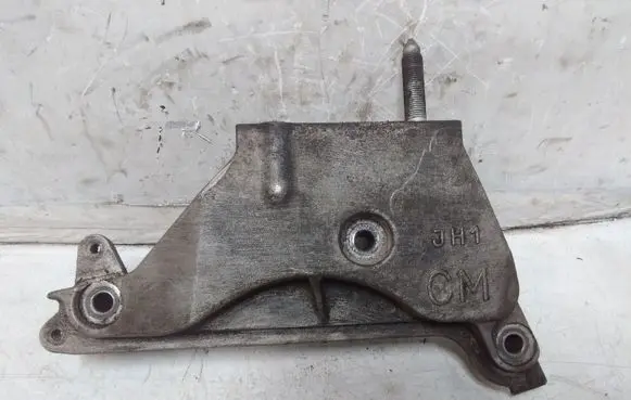 Hyundai Santa Fe Engine mounting bracket