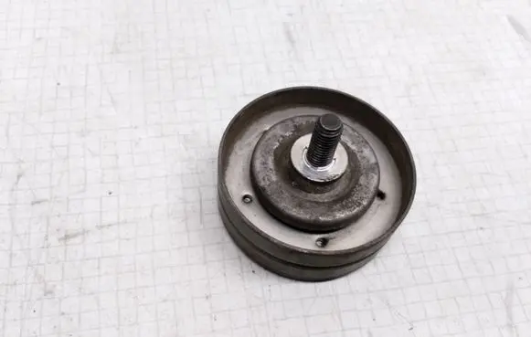 Opel Zafira B Belt tensioner pulley 