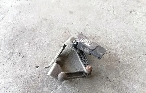 Rear air suspension level height sensor