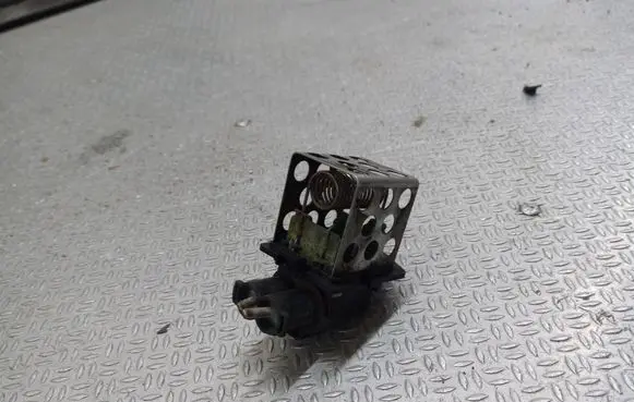 Coolant fan relay