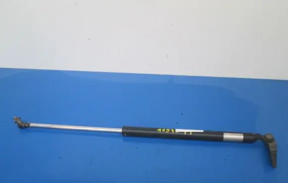 Subaru Legacy Shock absorber/damper mounting bracket 