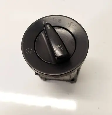 Volkswagen Golf IV Light switch 1C0941531