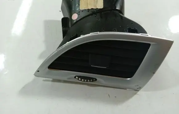 Renault Megane III Dash center air vent grill 