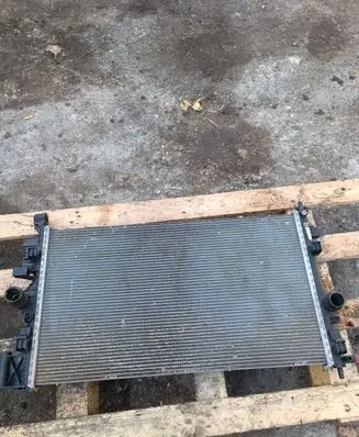 Opel Insignia A Coolant radiator 13241725