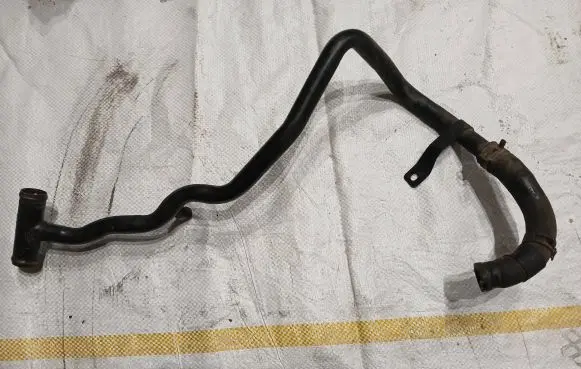 Volkswagen PASSAT B8 Engine coolant pipe/hose 04L121065