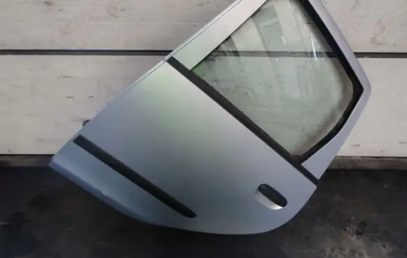 Mitsubishi Colt Rear door