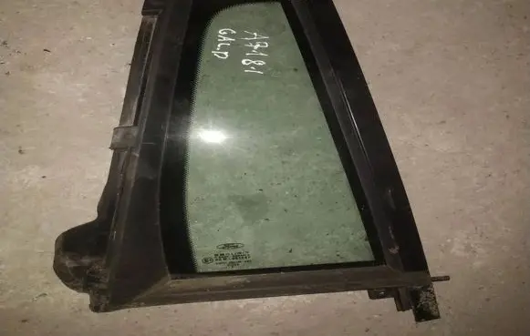 Rear vent window glass