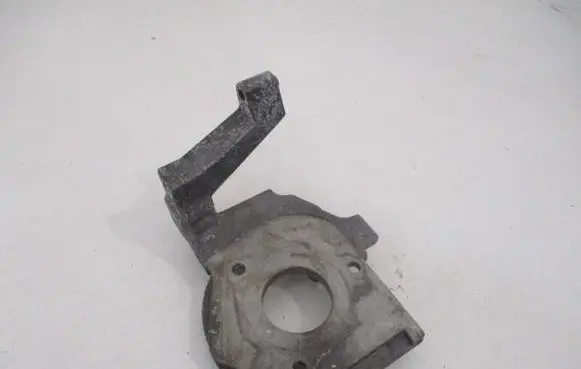 Peugeot 3008 I Generator/alternator bracket 