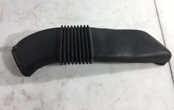Opel Vivaro Air intake hose/pipe 244936098R 93868645
