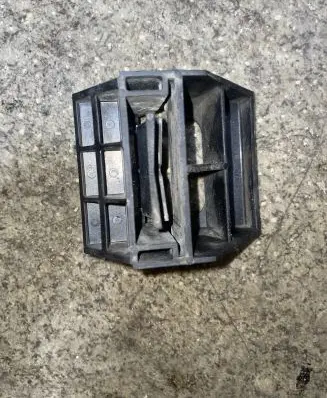 BMW 5 E60 E61 Radiator mount bracket 7542517