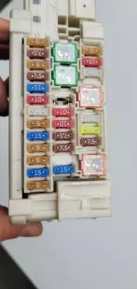 Peugeot 108 Fuse module 827300h030a