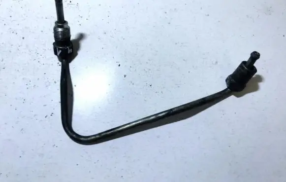 Toyota Avensis T220 Fuel line pipe