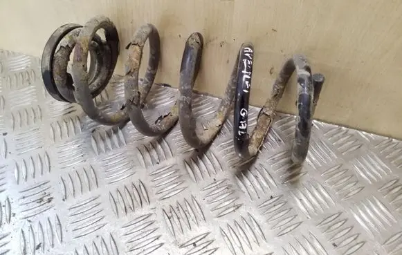 Toyota Avensis T270 Rear coil spring