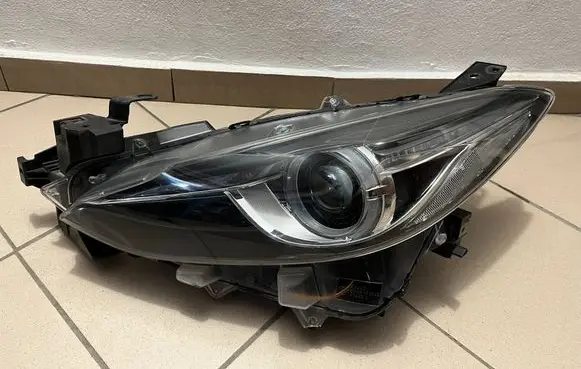 Mazda 3 II Headlight/headlamp BHR251040