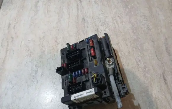 Citroen C8 Fuse module 9646405280