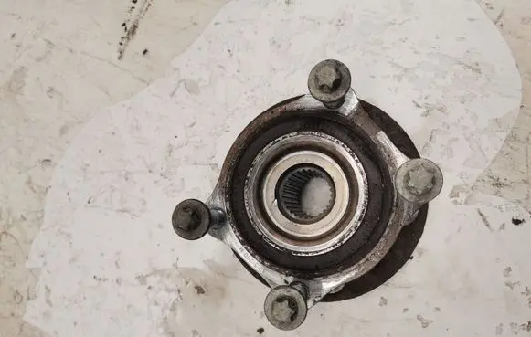 Mercedes-Benz C AMG W205 Rear wheel bearing hub 373260