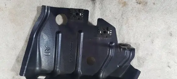 Citroen C4 I Picasso Fender mounting bracket 538331