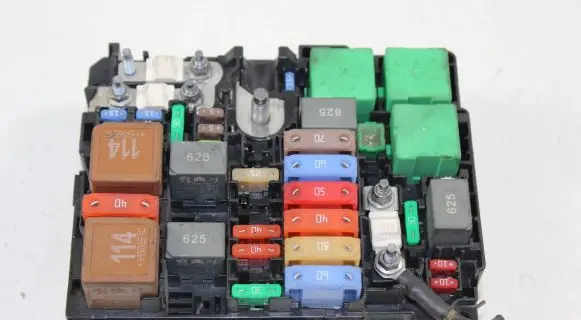 Peugeot 307 Fuse module A006C8 A006C801L4