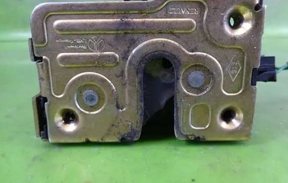 Iveco Daily 3rd gen Front door lock