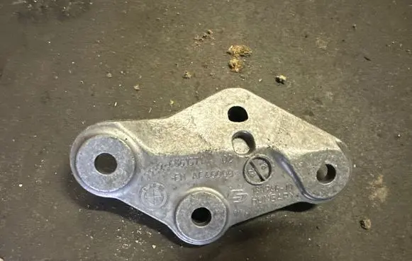 BMW X3 G01 Gearbox mounting bracket 6861571