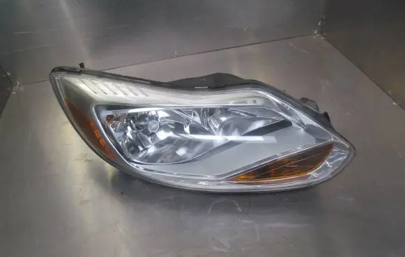 Ford Focus Headlight/headlamp BM5113W029E BM5113W029F