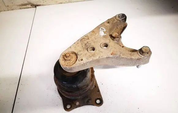 Engine mount bracket