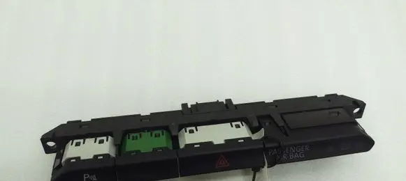 Volkswagen PASSAT B8 Hazard light switch 3G0927132A