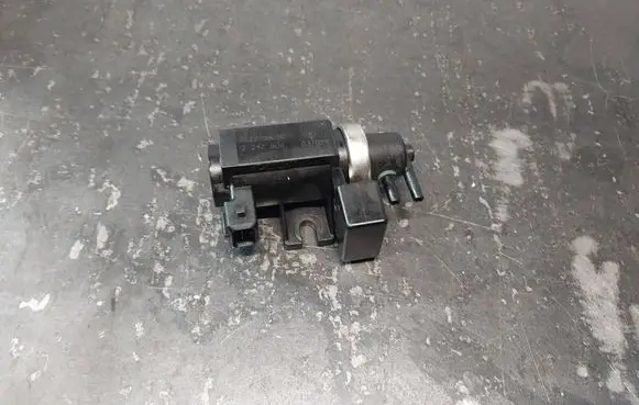 BMW 3 E46 Turbo solenoid valve 2247906