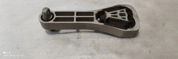 Engine mount bracket