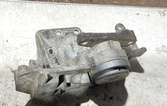 Nissan X-Trail T31 Engine mounting bracket 11220jd709