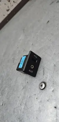 Nissan X-Trail T32 AUX in-socket connector 795405004 004701704775