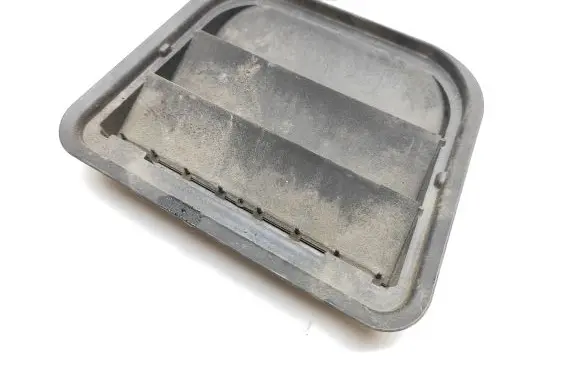 Quarter panel pressure vent