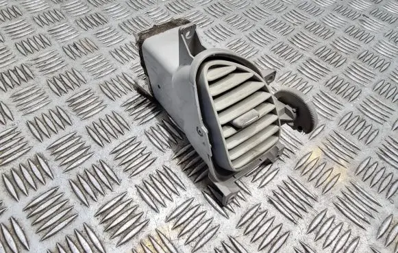 Nissan Almera Tino Dashboard side air vent grill/cover trim 68761BU200 68761BU201