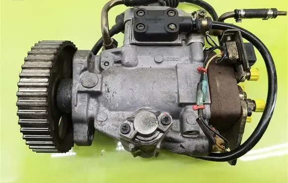 Audi 80 90 S2 B4 Fuel injection high pressure pump 028130109L