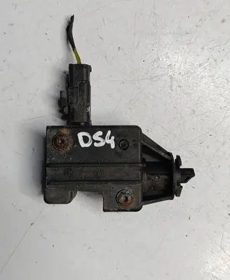 Fuel tank cap lock
