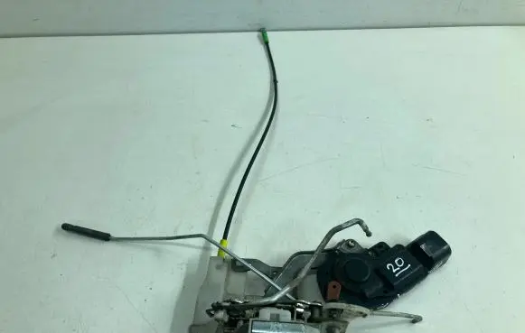 Peugeot 107 Front door lock 127F2214