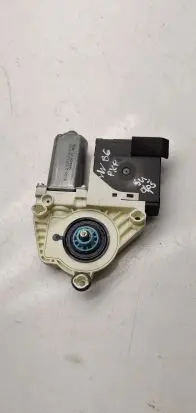 Volkswagen PASSAT B6 Front door window regulator motor 1k0959701q