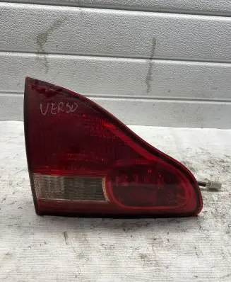 Toyota Avensis Verso Rear/tail lights 4441