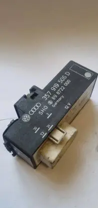 Volkswagen Golf III Coolant fan relay 357919506D 898722000