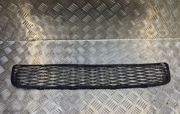 Toyota Yaris Front bumper upper radiator grill