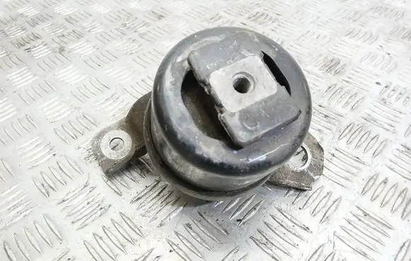 Volvo XC60 Engine mount bracket 