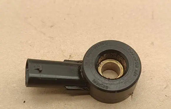Chrysler Pacifica Detonation knock sensor 68313570AA 17331