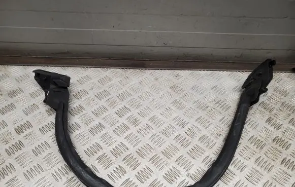 Audi Q8 Rubber seal rear door window/glass 4M8839479D